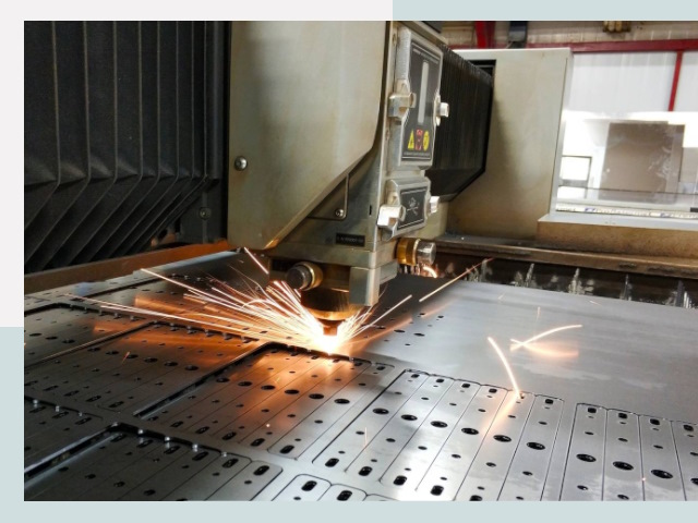 Лазерная резка металла в зиме от 614 руб.